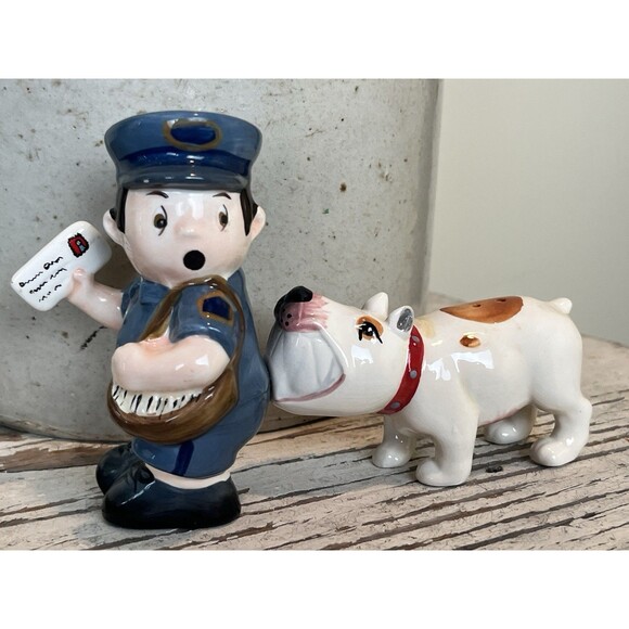 2007 Westland "Mwah!" Magnetic Mailman and Dog Salt and Pepper Shakers - Picture 10 of 11